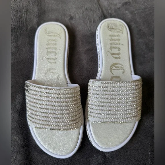 Juicy Couture Pearl Rhinestone Slide Sandals White - Picture 1 of 4